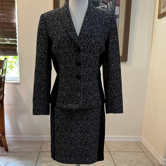 Tahari ASL Women's Black/White 2 PC Skirt Suit  Size 14P - Picture 1 of 14